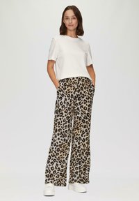 s.Oliver MIT WIDE LEG AUS STRUKTUR - Stoffhose - creme