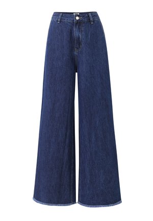 Jean en denim bleu foncé, taille haute, jambes larges, avec fermeture à boutons, passants pour ceinture et ourlet brut en bas.