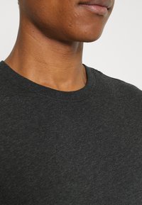 Nike Sportswear TEE - T-paita - black heather