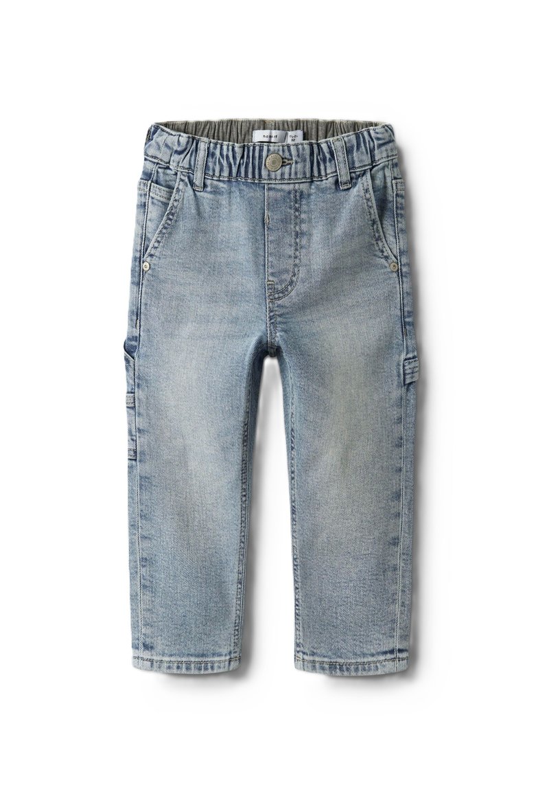 Pantalones cargo de mezclilla azul claro con una cinturilla elástica transpirable, dos bolsillos delanteros y un ligero desvanecimiento. Diseño de ajuste activo para mayor comodidad.