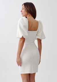 TUSSAH TICIA MINI  - Vabalt langev kleit - white