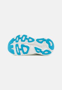 HOKA GAVIOTA 5 - Tekaški copati za cesto - frost/rose gold