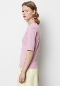 Marc O'Polo DENIM MIT FEINER STRUKTUR - Basic T-shirt - chilled violet