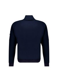 Marineblauwe trui met een hoge kraag, geribbelde manchet en zoom. Gemaakt van een soepele stof met een minimalistisch ontwerp en geen zichtbare versieringen.