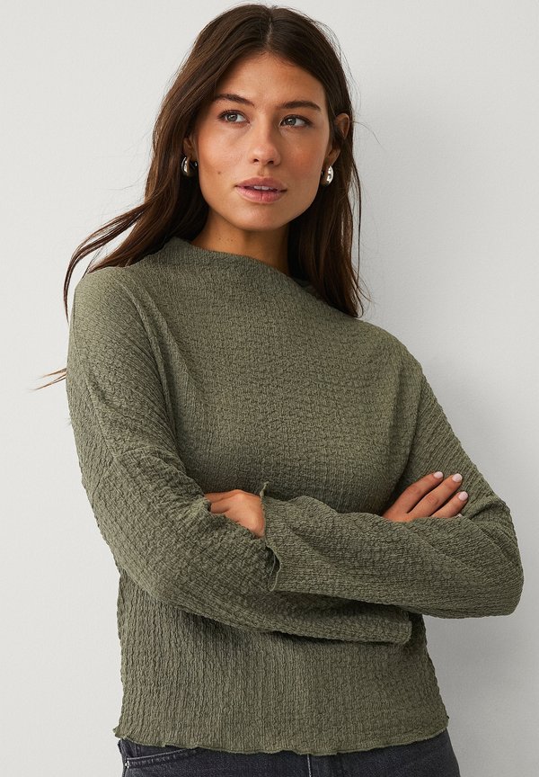 MIT AUSGESTELLTEN ÄRMELN - Bluse - grün