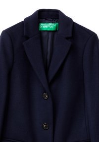 Námořnický kabát z vlněné směsi s klopami, třemi černými knoflíky a hladkou podšívkou. Na štítku je uvedeno "UNITED COLORS OF BENETTON."