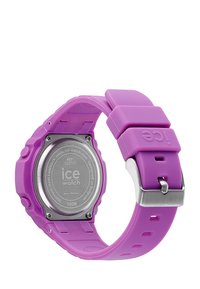 Reloj de silicona morado con caja redonda, respaldo de acero inoxidable, correa ajustable y un diseño minimalista. Resistente al agua hasta 100 metros.