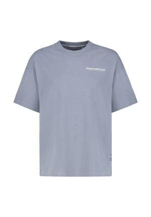 Hellblaues Kurzarm-T-Shirt aus Baumwolle mit Rundhalsausschnitt und einem kleinen weißen "DOWNTOWN CLUB"-Logo auf der Vorderseite.
