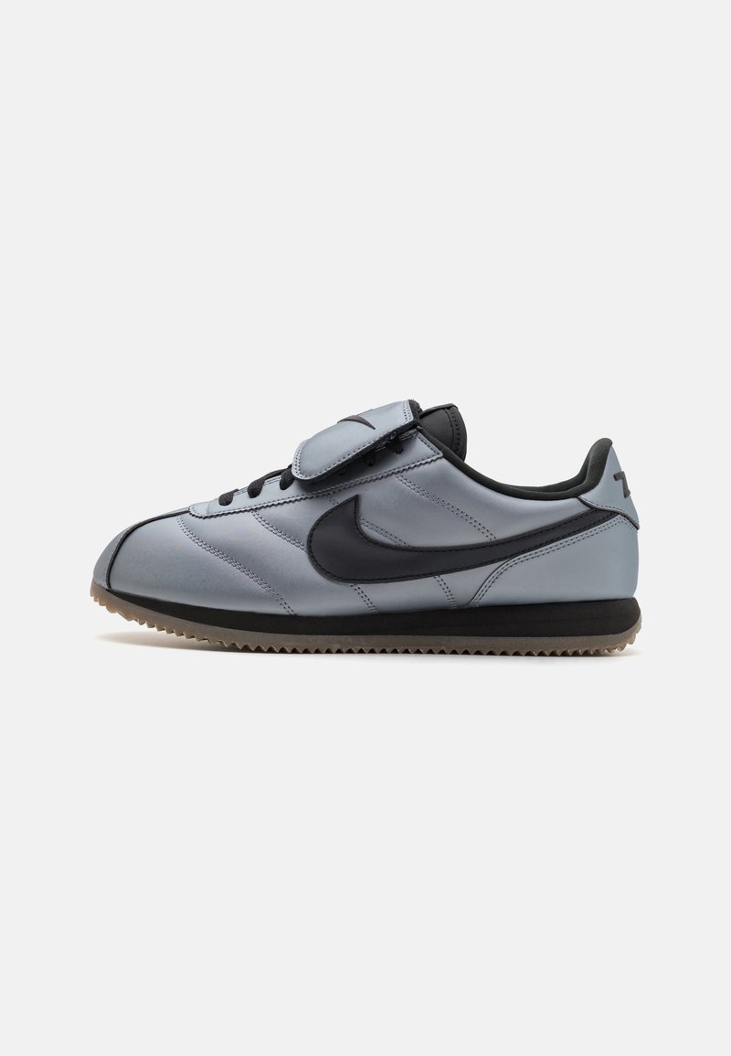 Nike Sportswear - CORTEZ SE UNISEX - Tossud - metallic cool grey/black/dark brown, Suurenda