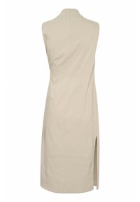 Robe sans manches beige avec un col montant, fermeture éclair au dos et fente sur le côté. Fabriquée en tissu lisse avec une silhouette ajustée.
