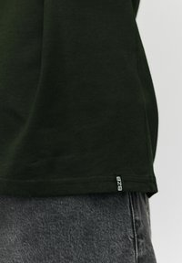 Non sélectionné, vert kaki