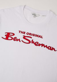 Ben Sherman SIGNATURE LOGO - Print T-shirt - white
