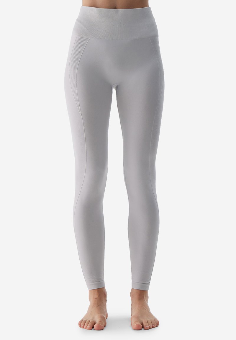 Světle šedé legíny s vysokým, žebrovaným pasem. Hladká, elastická tkanina s detaily bočních švů. Bezpatkový design, přiléhavý silueta.