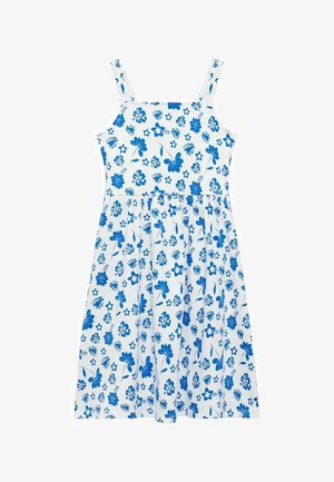 Weißes Kleid mit blauen Blumenmustern, das schmale Träger und eine geraffte Taille hat. Der Stoff ist leicht und hat eine glatte Textur.