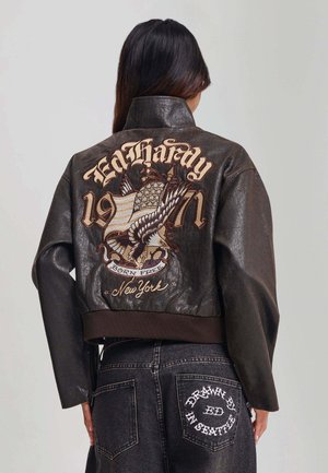 Ed Hardy, WOMENS AMERICANA CARGO WASHED RELAXED JACKET - Imitatieleren jas - brown