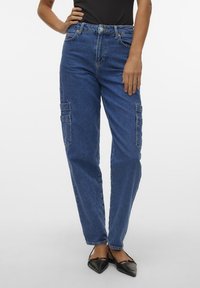 VMAVIVA HR MOM CARGO JEANS  - Avar lõikega teksad - medium-blue