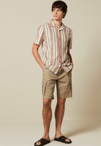 Next TEXTURED STRIPE SHORT SLEEVE WITH CUBAN COLLAR  - REGULAR FIT - Skjorter - purple