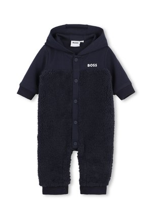 Combinaison bébé bleu marine avec capuche, manches longues, devant en polaire, boutons pression au centre et logo blanc "BOSS" sur la poitrine.