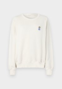 Fehér, puha anyagból készült kereknyakú pulóver. Bordás gallérral, mandzsettákkal és aljjal rendelkezik. Kis, színes logófolt található a bal felső mellkason.