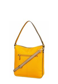 Gelbe Leder-Schultertasche mit strukturiertem Finish, ausgestattet mit einem Reißverschluss oben, einem verstellbaren beigen Schulterriemen und einer vorderen Reißverschlusstasche.