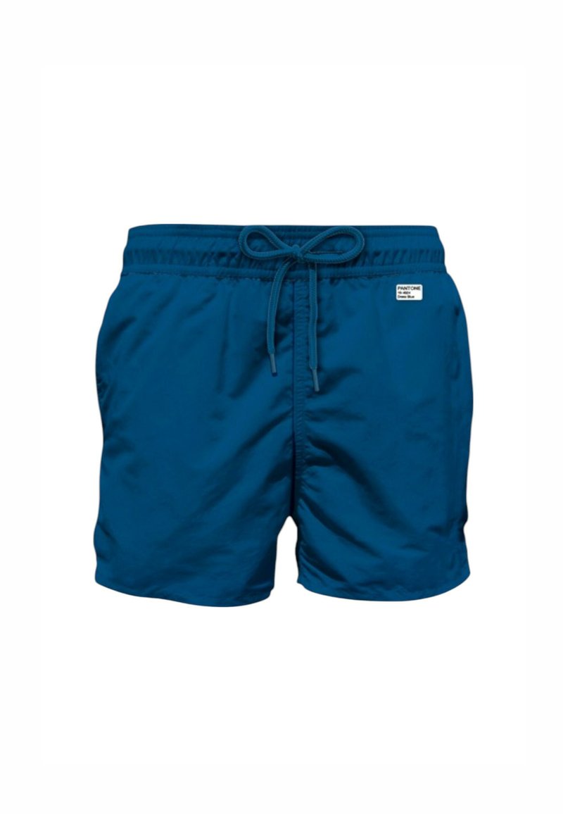 Bañador azul hecho de tejido ligero, con una cinturilla elástica y cordón ajustable, bolsillos laterales y una etiqueta cosida.