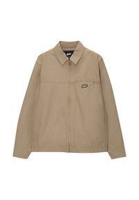 Chaqueta con cremallera en color beige, con cuello, que presenta un logo en el pecho, mangas largas y un tejido liso y ligero. Diseño sencillo sin patrones.