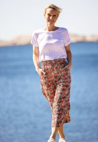 Seaside SANKT CLAUD  - Wikkelrok - paisley raspberry