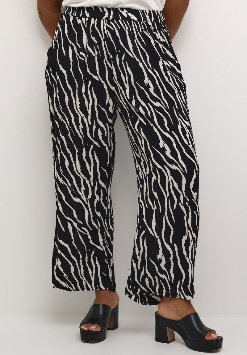 Kaffe Curve - KCDALA AMI  - Stoffhose - black   antique zebra print, Vergrößern