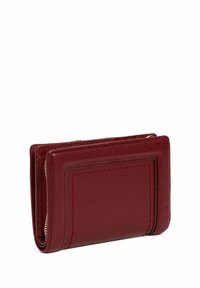 Portafoglio in pelle bordeaux con finitura testurizzata, dotato di chiusura con zip, scomparti per carte e un design rettangolare impressa sul davanti.