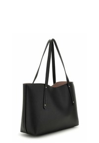 Sac cabas en cuir noir grainé avec deux anses épaules, ouverture supérieure, et intérieur marron contrastant. Présente des clous argentés sur les côtés.