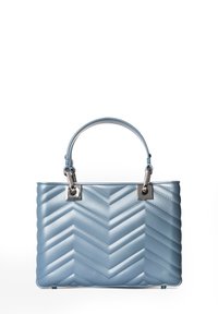 Lichtblauwe leren handtas met een chevron-gequilte patroon, rechthoekige vorm, dubbele handvatten aan de bovenkant en zilveren hardware-accenten.