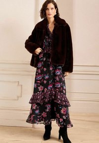 Love & Roses PETITE FIT COLLARED  - Ziemas jaka - brown