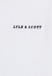 Lyle & Scott SCRIPT EMBROIDERED - T-shirt basique - white