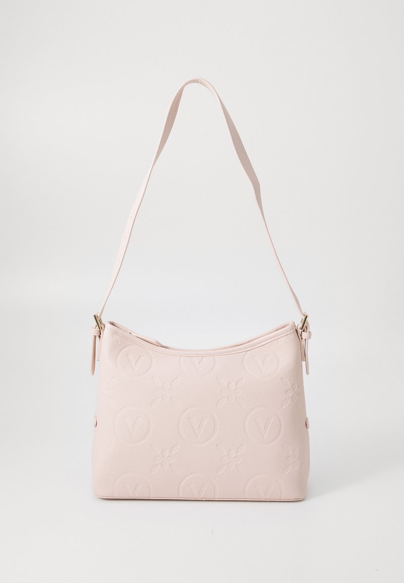 Rózsaszín bőr válltáska, amely finom virágmintás és logós dombornyomott mintázatot visel, cipzárral záródik és állítható pánttal rendelkezik.