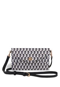 Torba na ramię z geometrycznym czarno-białym wzorem, wykonana z materiału syntetycznego, z magnetycznym zapięciem oraz złotymi akcentami.