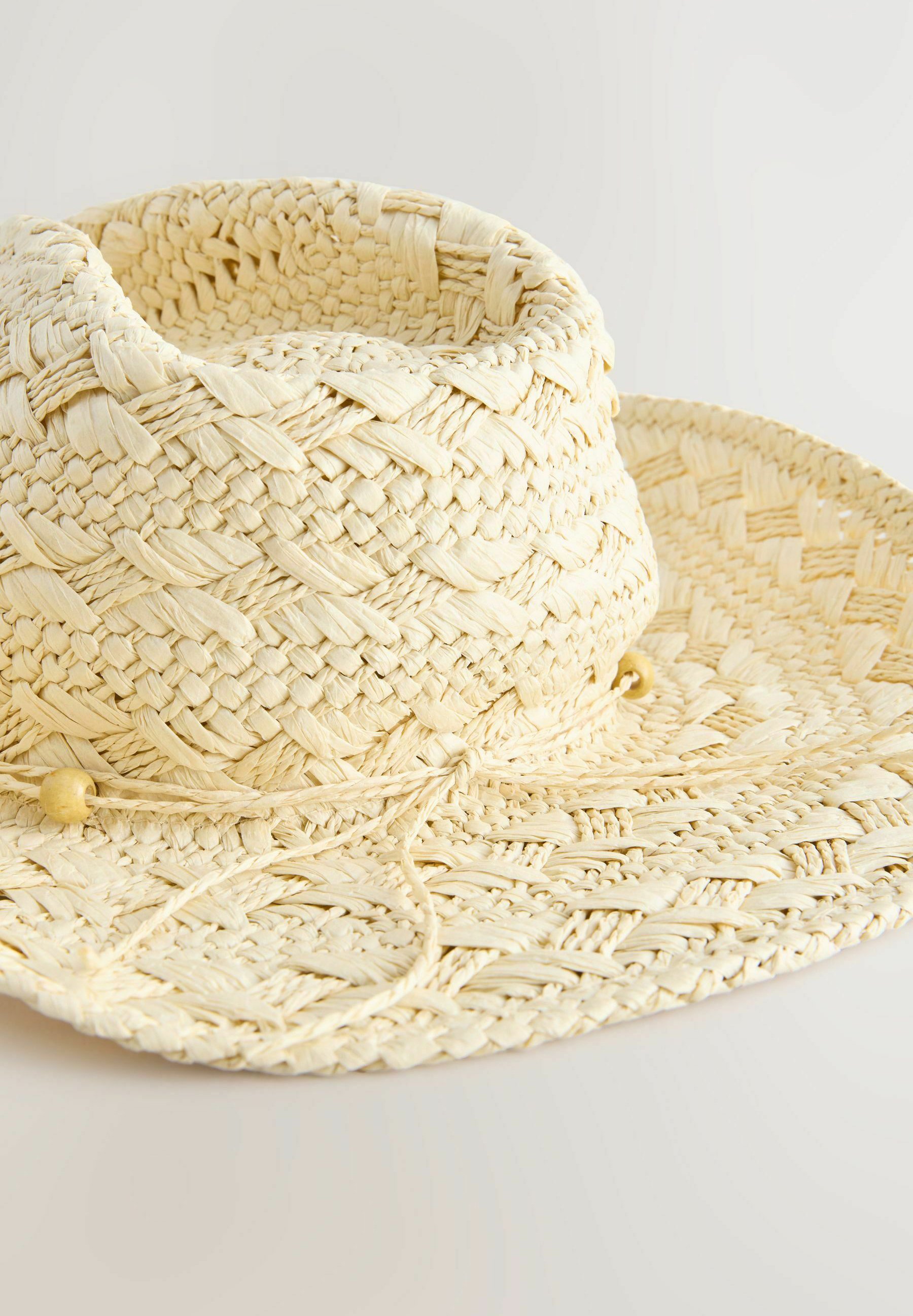 Neutral bucket hat
