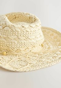 Hattu - neutral