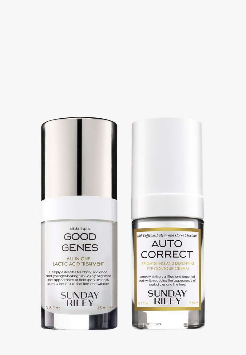 Deux flacons de soins pour la peau de Sunday Riley : le traitement à l'acide lactique Good Genes et la crème contour des yeux Auto Correct, chacun de 15 mL avec des bouchons blancs.