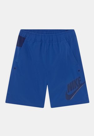Shorts de sport bleus avec taille élastique, deux poches latérales et un logo Nike bleu foncé sur le panneau avant inférieur.