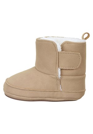 Hellbeige, Kunstleder-Stiefel mit einem weichen, weißen, plüschigen Innenfutter, niedriger Knöchelhöhe, runder Zehenpartie und seitlichem Klettverschluss für einen sicheren Halt.