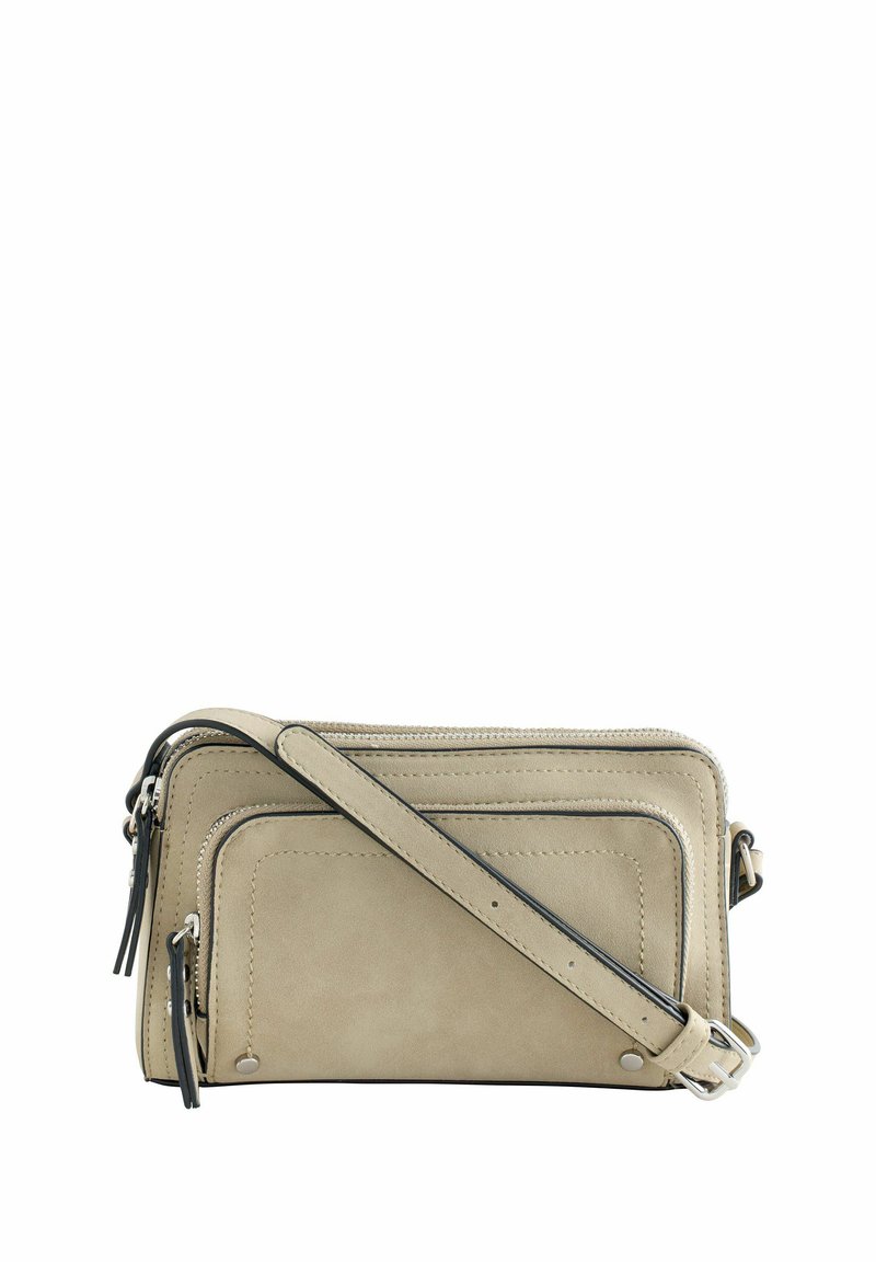Beige rektangulær skuldertaske med lynlåslomme foran, justerbar rem og sølvfarvet hardware på hvid baggrund.