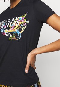 Versace Jeans Couture Camiseta estampada - black