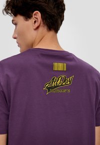 QS - T-shirt z nadrukiem