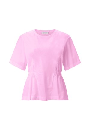 Roza pastelna bluza s kratkimi rokavi, zožena v pasu in z okroglo izrezom, izdelana iz gladkega blaga.