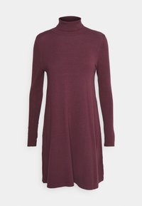 Robe col roulé bordeaux à manches longues, fabriquée en tissu doux et texturé. Coupe trapèze avec un ourlet légèrement évasé.