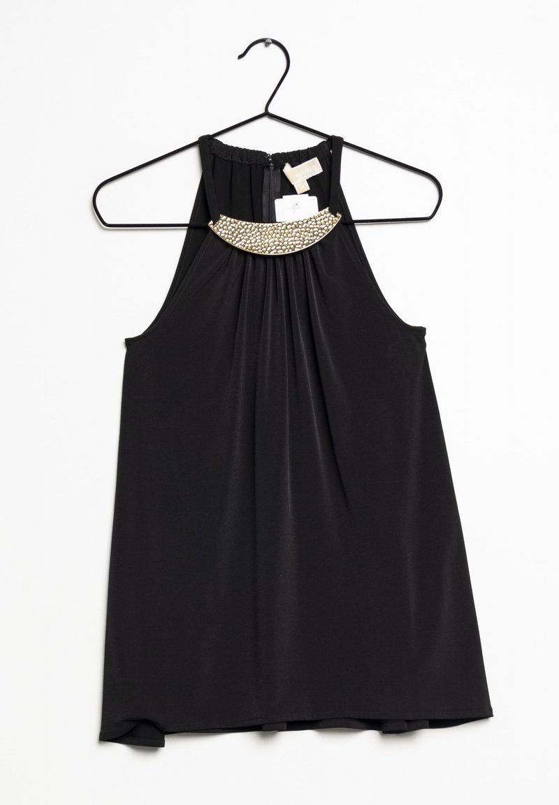 Haut sans manches noir en halter avec des plis et des embellissements en texture dorée au niveau du décolleté, suspendu sur un cintre noir contre un fond blanc.