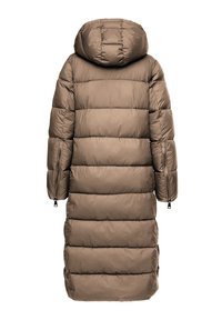 Langer brauner Puffercoat mit Kapuze, der ein gestepptes Design, Reißverschlusstaschen an den Armen und einen geraden Schnitt hat, der bis zur Hälfte der Wade reicht.