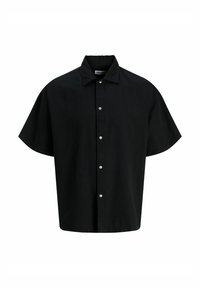 Μαύρο πουκάμισο με κοντά μανίκια και κουμπιά, με κλασικό γιακά και λευκά κουμπιά, παρουσιασμένο σε λευκό φόντο.