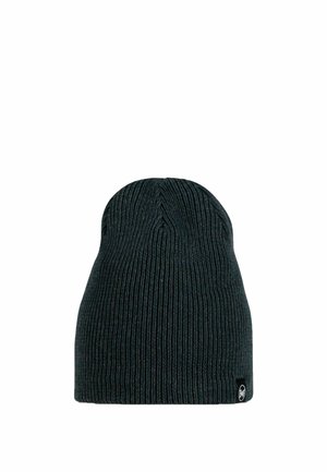Gorro de punto negro acanalado con un pequeño parche redondo con logo en blanco y negro en el borde inferior sobre un fondo blanco.