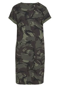 Robe à manches courtes en motif camouflage vert foncé et noir, fabriquée en tissu doux. Présente une coupe décontractée et un col rond.